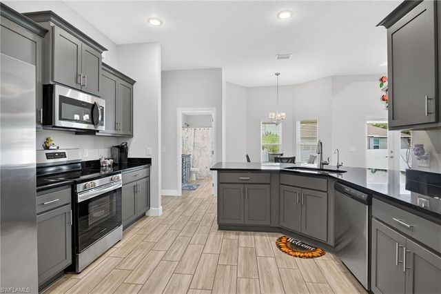 2729 5th TER, Cape Coral, FL 33993