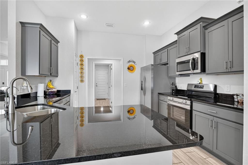 Image 13 of property listing at 2729 5th TER, Cape Coral, FL 33993