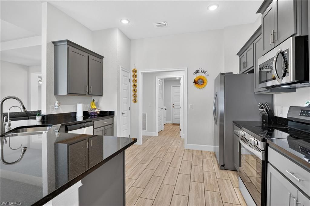 Image 14 of property listing at 2729 5th TER, Cape Coral, FL 33993