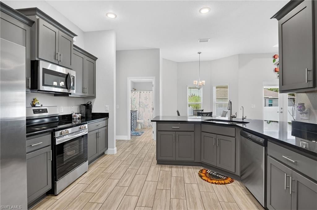 Image 15 of property listing at 2729 5th TER, Cape Coral, FL 33993