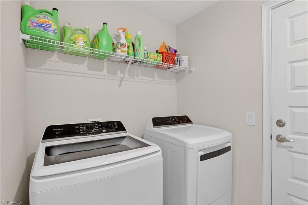 Image 32 of property listing at 2729 5th TER, Cape Coral, FL 33993