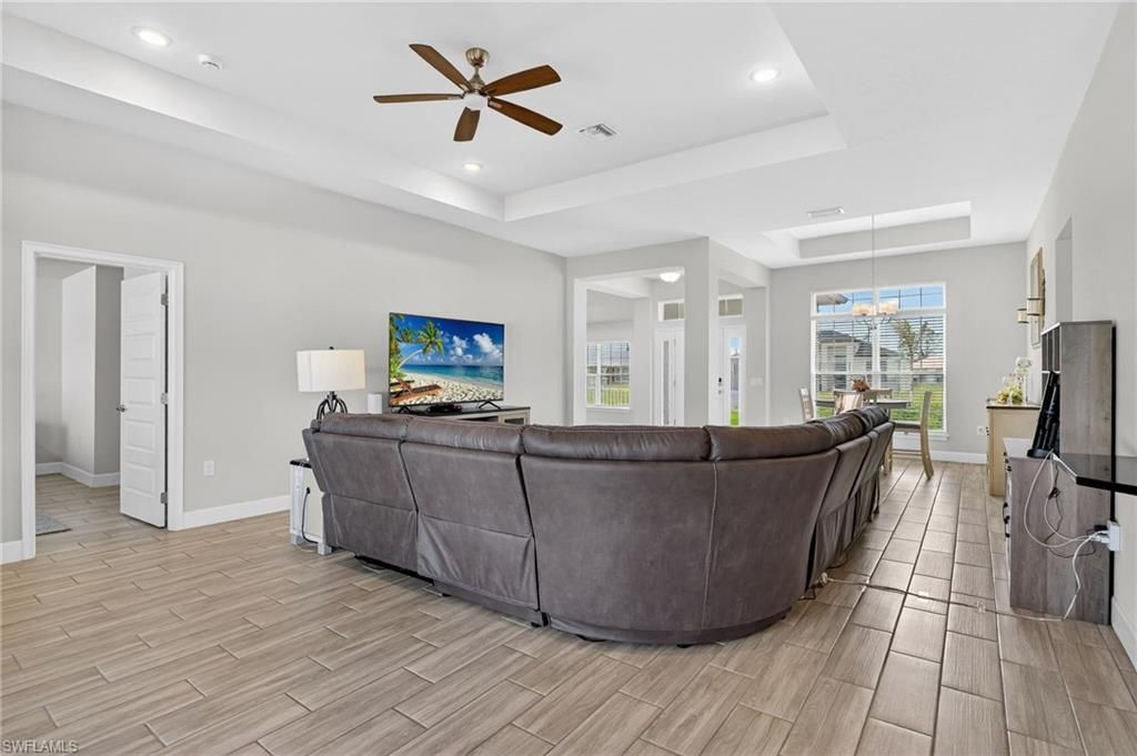 Image 5 of property listing at 2729 5th TER, Cape Coral, FL 33993