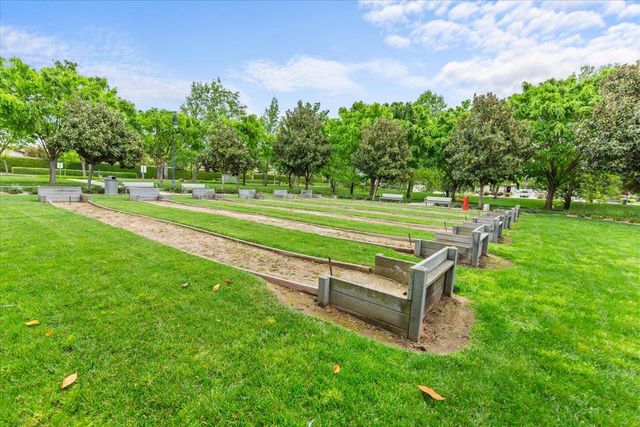 2053 Shady Oak St, Manteca, CA 95336