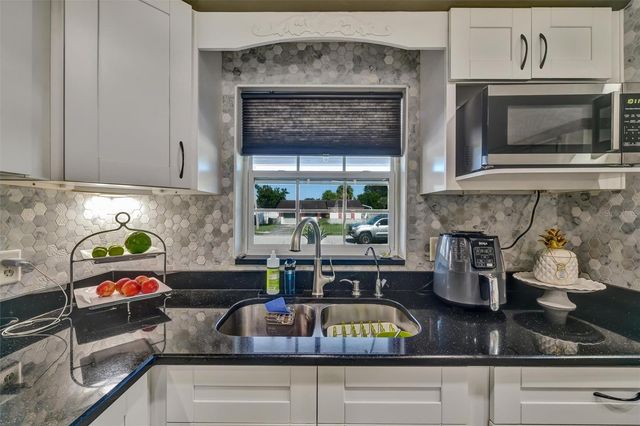 8845 AUBURN WAY, Tampa, FL 33615