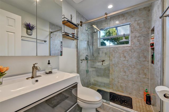 8845 AUBURN WAY, Tampa, FL 33615