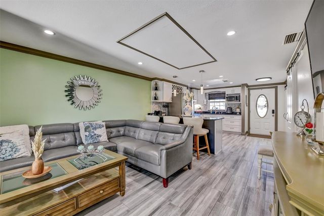 8845 AUBURN WAY, Tampa, FL 33615