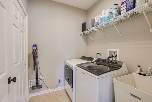 7 Tournament Drive S, Hawthorn Woods, IL 60047