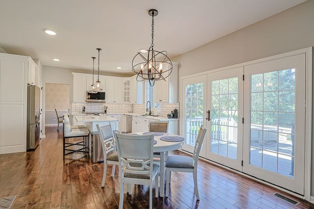 7 Tournament Drive S, Hawthorn Woods, IL 60047