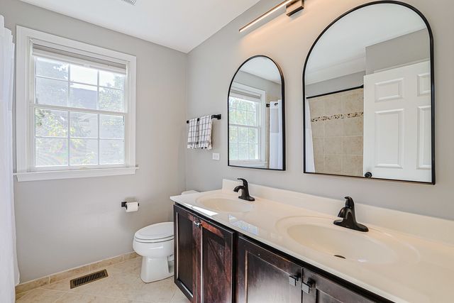 7 Tournament Drive S, Hawthorn Woods, IL 60047
