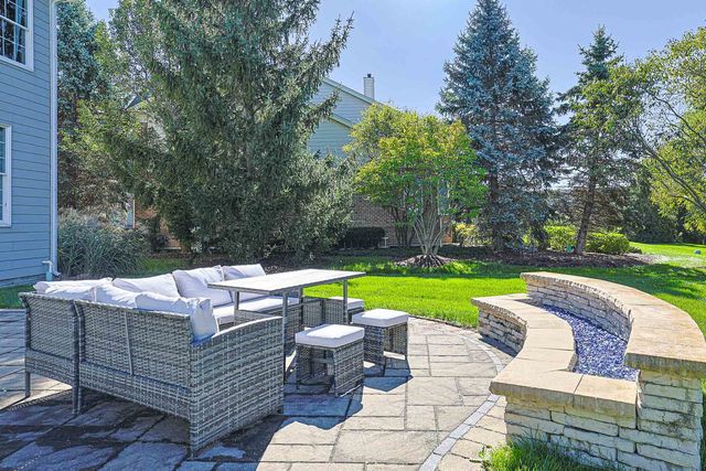 7 Tournament Drive S, Hawthorn Woods, IL 60047