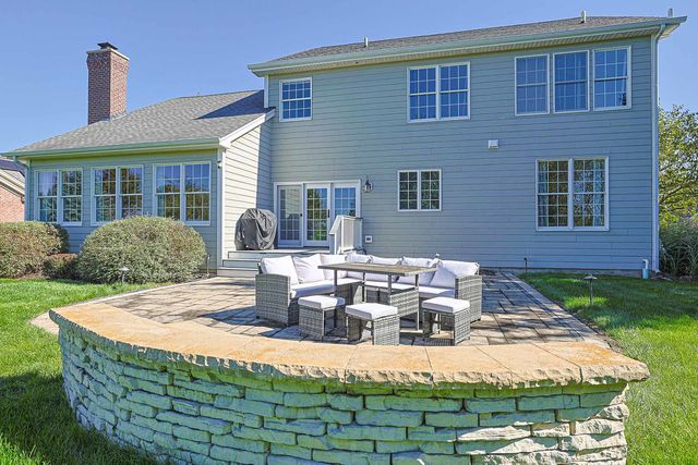 7 Tournament Drive S, Hawthorn Woods, IL 60047