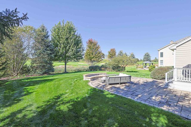 7 Tournament Drive S, Hawthorn Woods, IL 60047