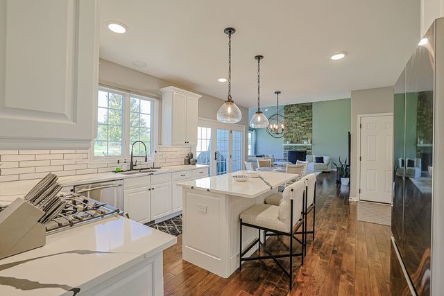 7 Tournament Drive S, Hawthorn Woods, IL 60047