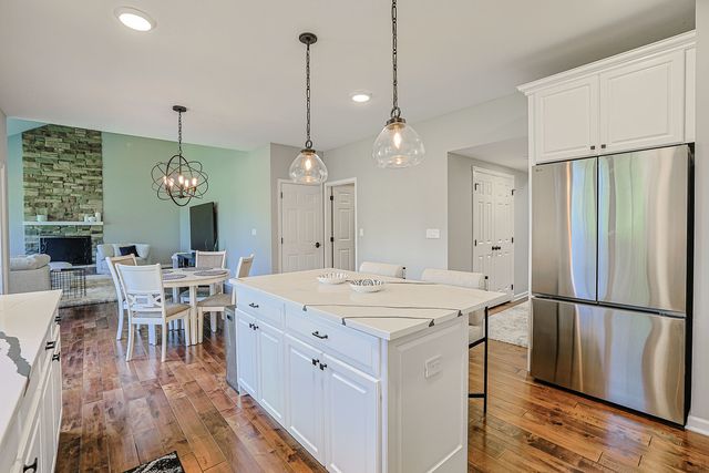 7 Tournament Drive S, Hawthorn Woods, IL 60047