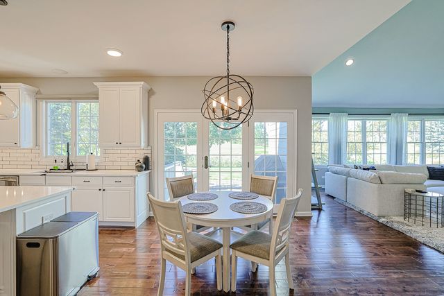 7 Tournament Drive S, Hawthorn Woods, IL 60047