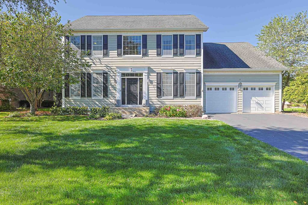 7 Tournament Drive S, Hawthorn Woods, IL 60047
