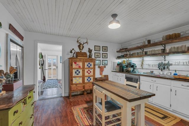 11594 Beersheba Hwy, Mcminnville, TN 37110