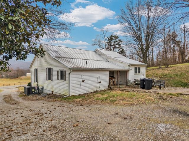 11594 Beersheba Hwy, Mcminnville, TN 37110