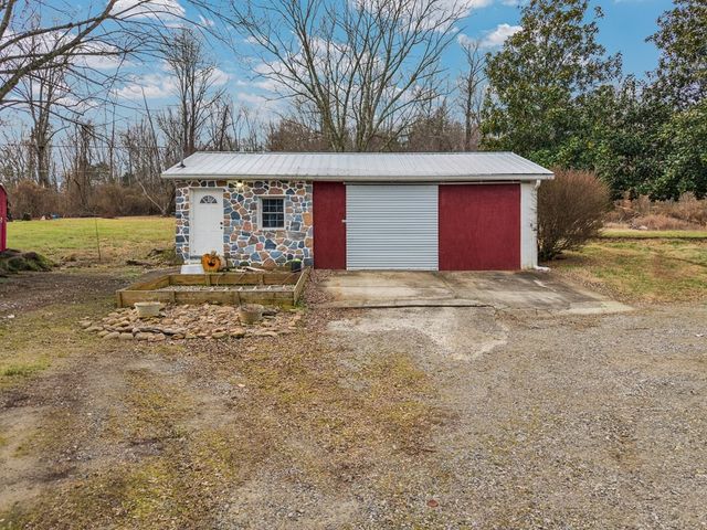 11594 Beersheba Hwy, Mcminnville, TN 37110