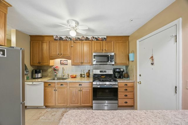 395 Merrimack St 42, Methuen, MA 01844