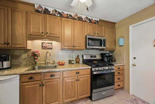 395 Merrimack St 42, Methuen, MA 01844