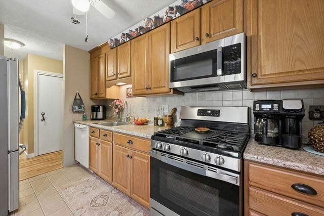 395 Merrimack St 42, Methuen, MA 01844