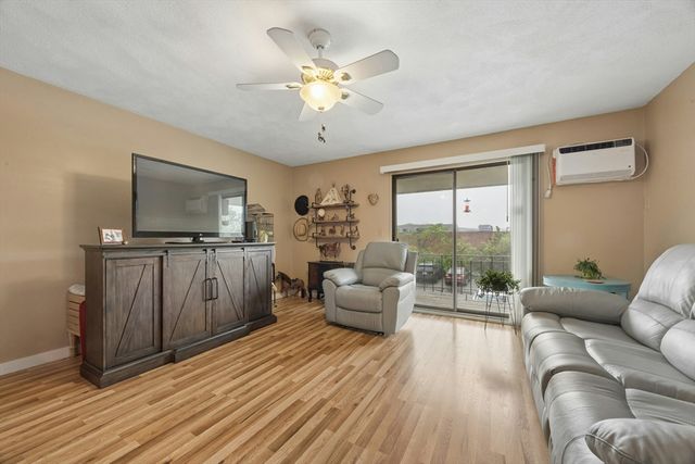 395 Merrimack St 42, Methuen, MA 01844