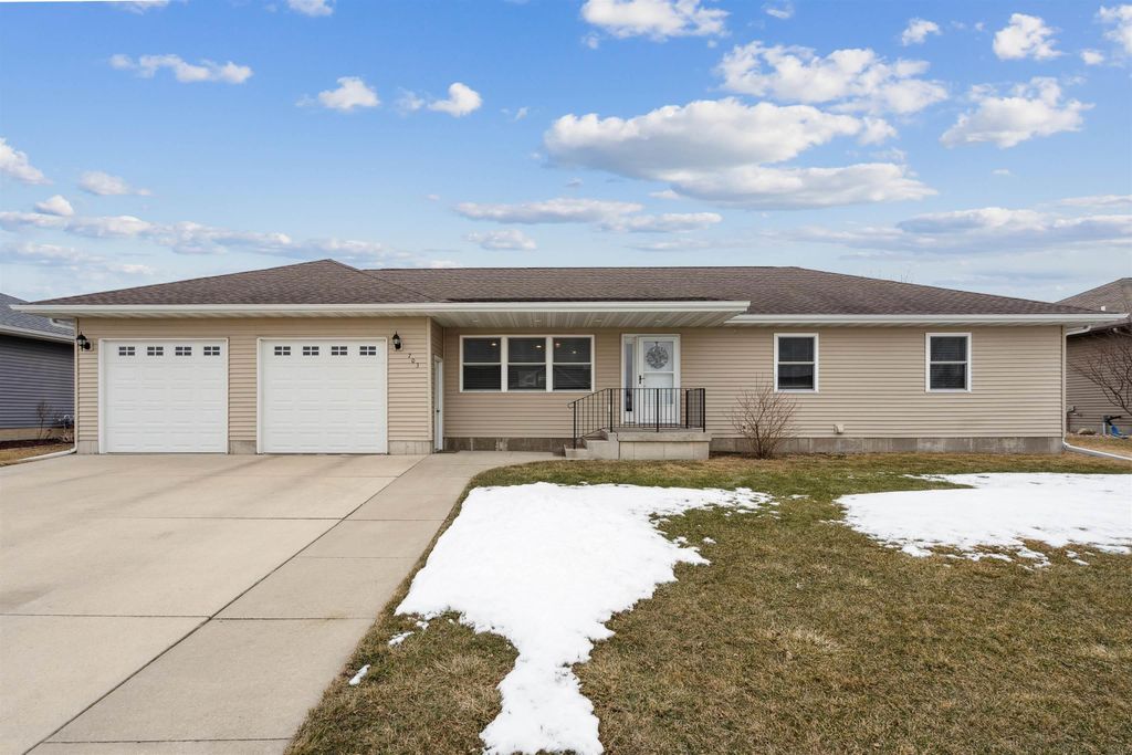 703 Juniper Drive, Independence, IA 50644