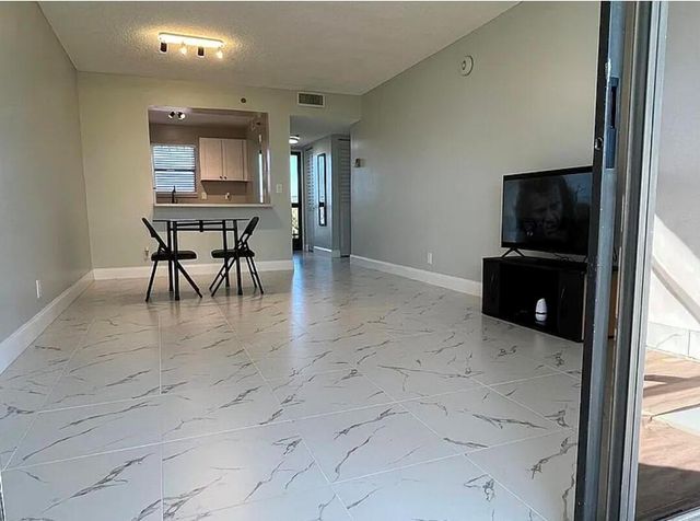 4640 W Lucerne Lakes Blvd Boulevard 505, Lake Worth, FL 33467