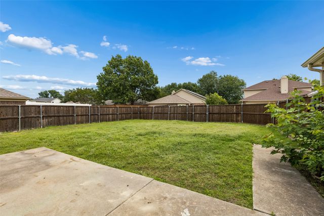 2069 Cameo Drive, Lewisville, TX 75067