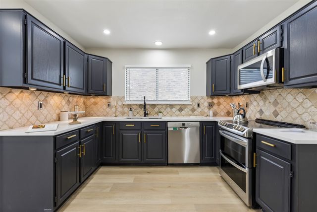 2069 Cameo Drive, Lewisville, TX 75067