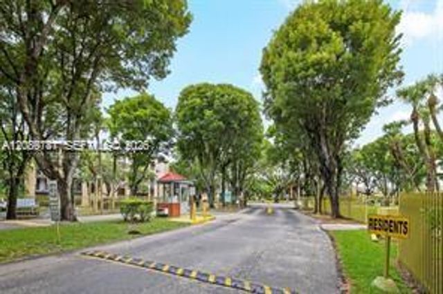 14401 N Kendall Drive 301N, Miami, FL 33186