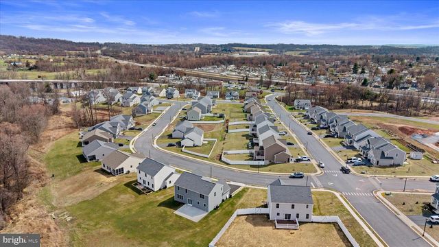 182 MAGNOLIA DR, Middletown, PA 17057