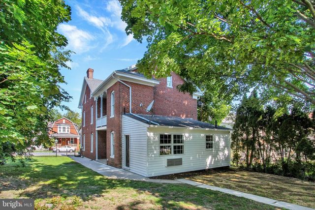 627 BROADWAY, Hanover, PA 17331