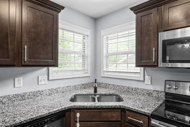 771 Banister Dr, Clarksville, TN 37042