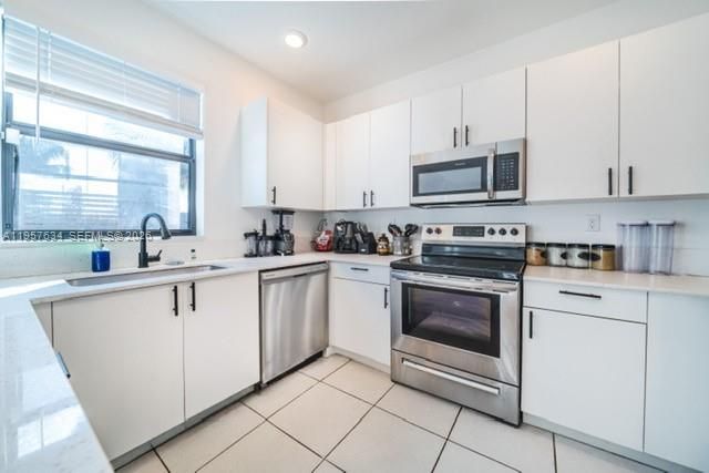 492 NW 203rd Ter, Miami Gardens, FL 33169