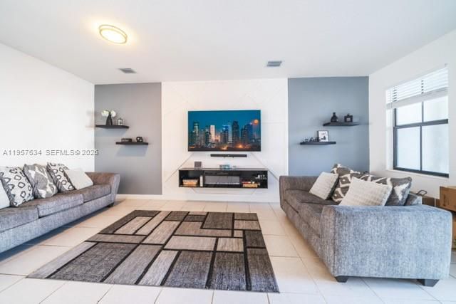 492 NW 203rd Ter, Miami Gardens, FL 33169