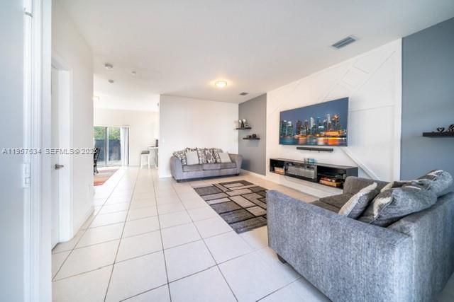 492 NW 203rd Ter, Miami Gardens, FL 33169