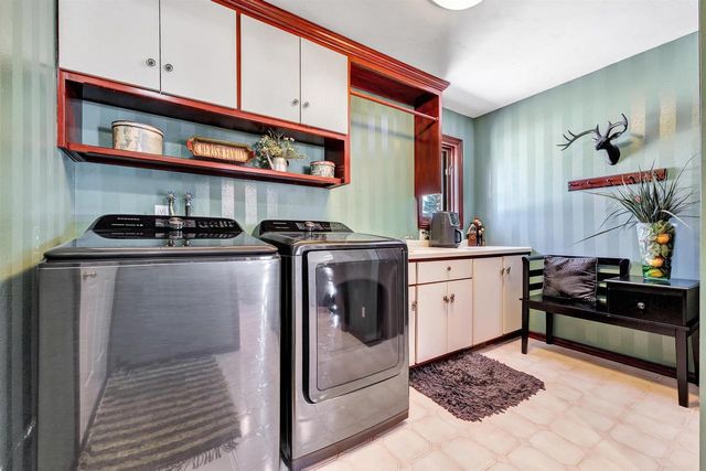 1642 DIAMOND DRIVE, Green Bay, WI 54311