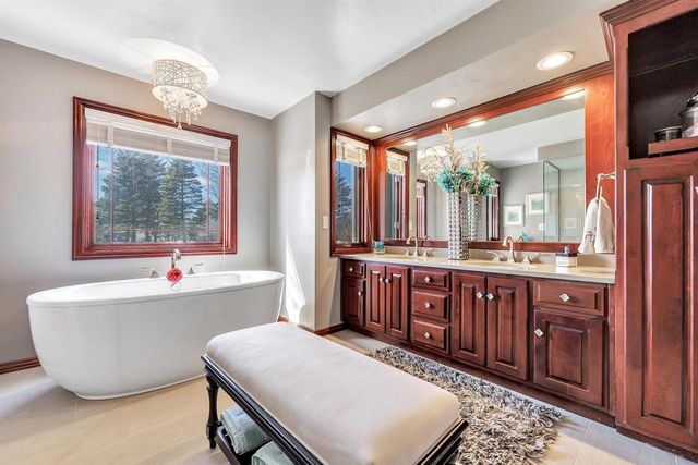 1642 DIAMOND DRIVE, Green Bay, WI 54311