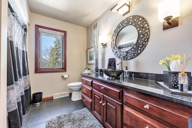 1642 DIAMOND DRIVE, Green Bay, WI 54311