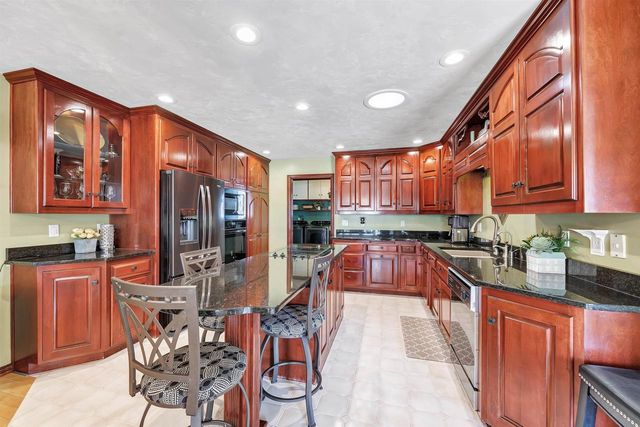 1642 DIAMOND DRIVE, Green Bay, WI 54311