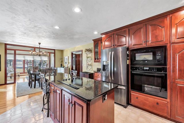 1642 DIAMOND DRIVE, Green Bay, WI 54311