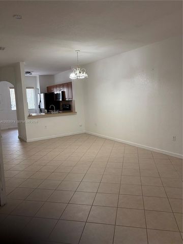 8831 S Isles Cir, Tamarac, FL 33321