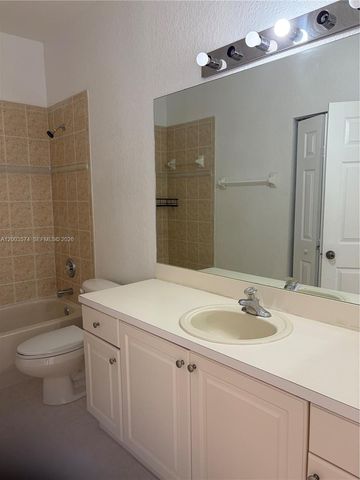 8831 S Isles Cir, Tamarac, FL 33321