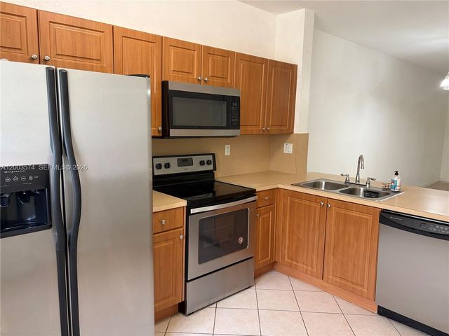 8831 S Isles Cir, Tamarac, FL 33321