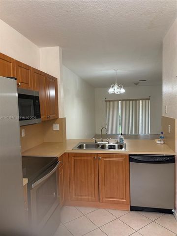 8831 S Isles Cir, Tamarac, FL 33321