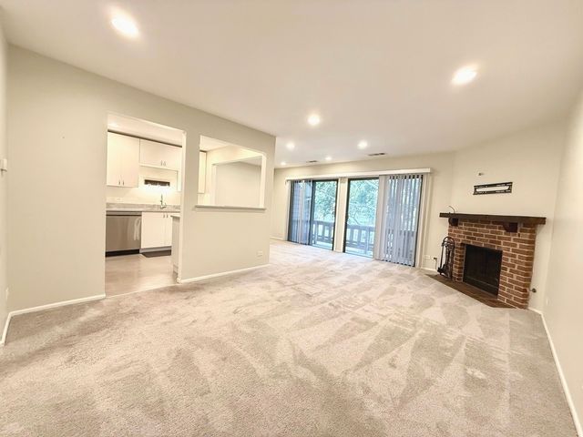 70 Margate Court C2, Schaumburg, IL 60193