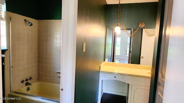 300 Lindberg Avenue, Natchez, MS 39120