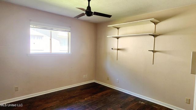 300 Lindberg Avenue, Natchez, MS 39120